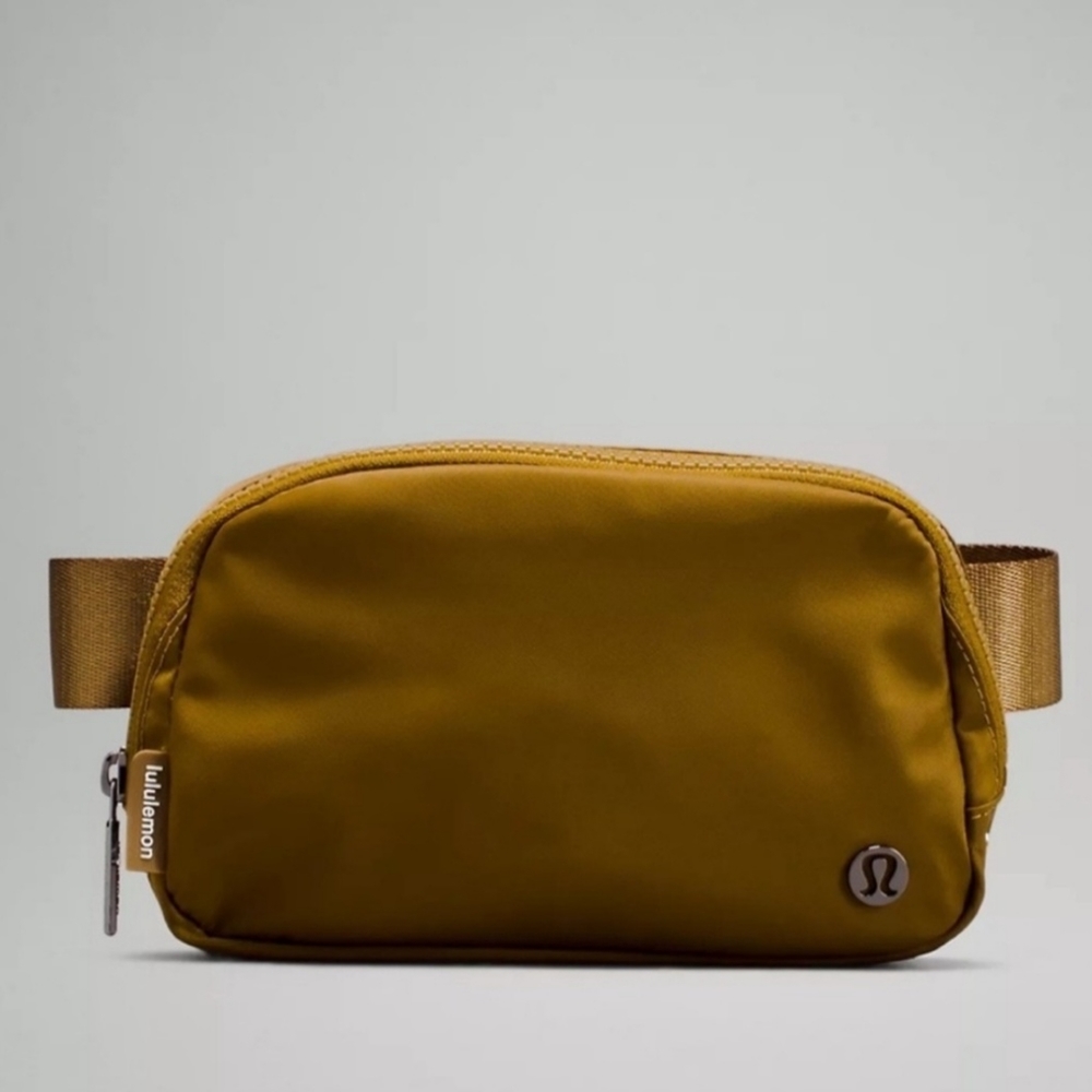 NWT Lululemon Everywhere Belt Bag